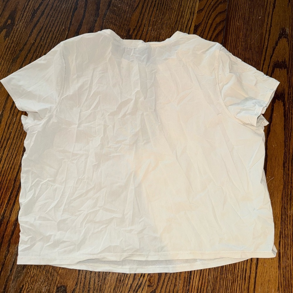 Old Navy Sheer Performance Tee - Picture 5 of 5